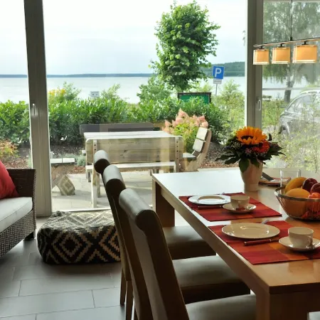 Beach house, 200 square meters. Wf., Directly on the Plauer See, Müritz, 30m to beach, Sky