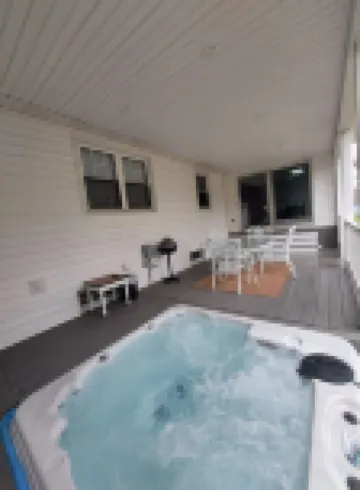 Your Conneaut Lake Getaway: Comfy 3Br Duplex, Hot Tub, Fenced Yard!