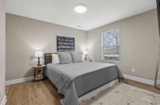 Bourbon Chaser- Horse Park 12min, Ark 30min, Hot Tub, 4 Bedrooms, Walk Downtown