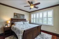 Bigfoot Bungalow -Enjoy being directly on the clear waters of Weeki Wachee River
