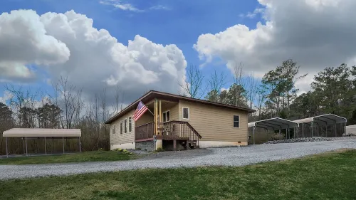 Mid-Lake Perfection w/ a Covered Boat Port w/ Power  - Pets