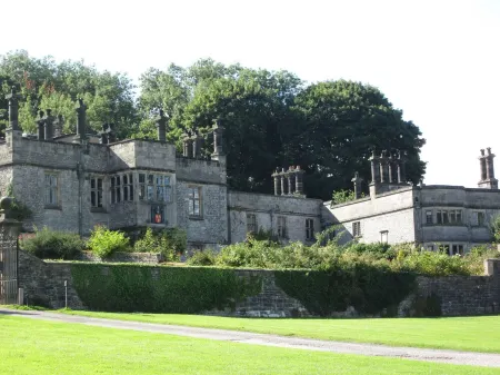 Well Equipped, Comfortable, Modern Semi Detached Cottage With Countryside Views Отели рядом с достопримечательностью «Brown Edge Village Hall»