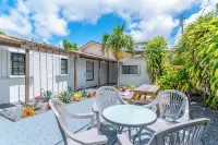 Sunlit Oasis: 1BR APT - Steps to the Beach!