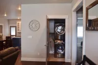 Beautiful & clean 2 Bed/2 bath home in downtown Meridian!