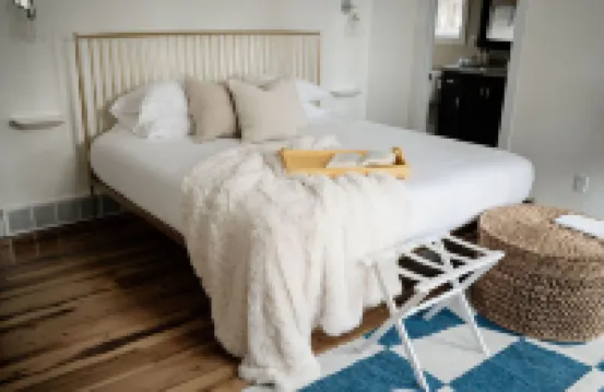 Private Wooded Retreat w/ Hot Tub & Fireplace - Walk to Coffee, Near Sister Bay