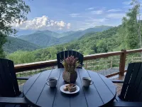 Secluded Luxury Cabin - Mountain Views, Fire Pit, Great Location! Sleeps 8.