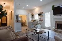 "Black Pearl: Luxury Home, Near Amenities, Sleeps 6"