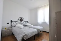 New  Apartment with Lake View Hoteles cerca de Lago de Como