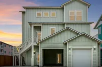 Sandpoint Seaclusion with OCEAN VIEWS,ELEVATOR,PRIVATE POOL,& Beach Boardwalk