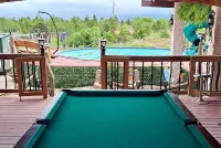 Serene Escape Villa: Pool, Hot Tubs, Games, Sauna, & Steam Room & much more fun!