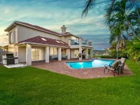 Beachy Places, Hot tub, Pool, Beach Hotels in Melbourne Beach