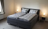 Vacation apartment with heated indoor pool and sauna - Haus Meta Whg. 2 Hotels in Weener