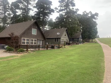Cabin Located on Tannenbaum Golf Course in Drasco, AR.