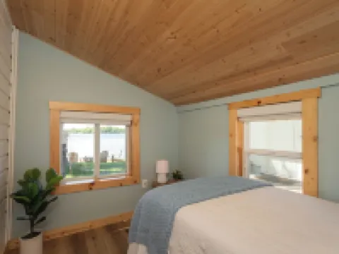 Cozy Lake Latoka Cabin with Loft Hotels in La Grand Township