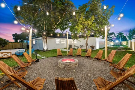 NEW 6BR Beach Resort-Style Game House! Heated Pool Отели рядом с Аэропорт Уэст-Палм-Бич