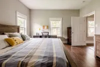 4BR/4.5Bath Spacious Family Home +Walk to KyleField 칼리지스테이션 호텔