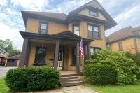 Historic 1884 Victorian Upstairs Unit.  Walk to everything!  Close to elk!