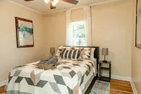Charming Cottage Near Downtown Hotels in der Nähe von Crossroads Bible College