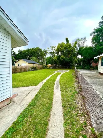 Adorable 2 BR Bungalow Near DT, NAS, Beaches