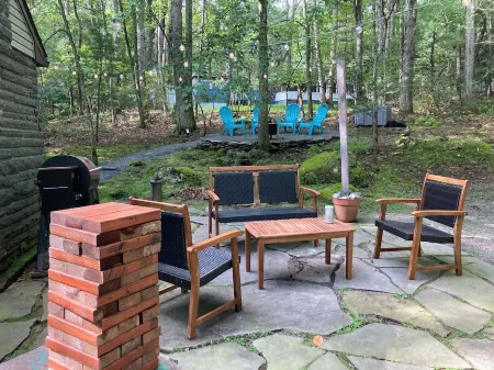 Peaceful Seasonal Wooded Nature Cottage close to everything