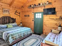 "Moonshine Mansion" Cozy tiny cabin in peaceful Fancy Gap.