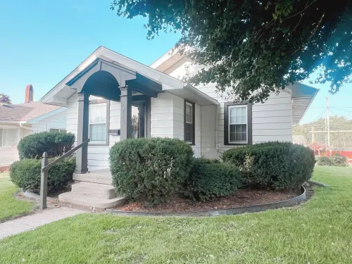 Charming 2 bedroom one bath home close to Highland Park!