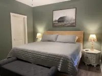 Unwind and relax at this luxurious mountain retreat. Beautiful Views!