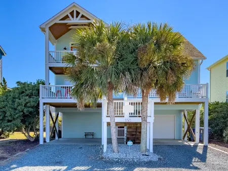 Spacious 5 BR House with Private Pool and ICW views