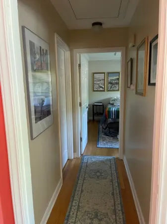 Ranch home, 3 private bedroom suites with full private bathrooms, near Duke Univ