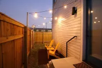 Bright Irish Channel Cottage 10 mins to FQ/Uptown Hotels in Garden District