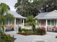 Key West Style Cottage - with pool/hot-tub