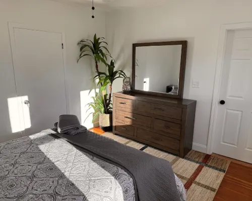 NEWLY RENOVATED STUDIO CLOSE TO DOWNTOWN IPSWICH Hotels in Ipswich