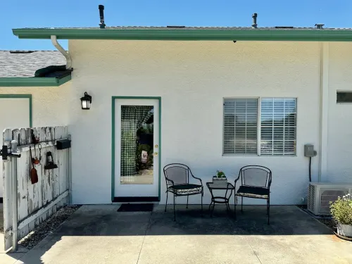 Cozy farmhouse studio, a chicken lovers dream! Hotels in Templeton