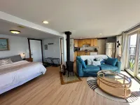 Romantic King Bed Studio ~ STUNNING VIEWS Bodega Bay - Perched over the water!