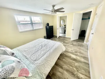 Private House with Heated Pool, Close to Attractions!