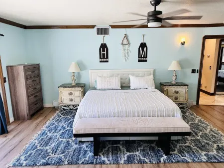 Desert Oasis with a star-gazing meditative & peaceful experience for the family. Отели в г. Квартц Хилл