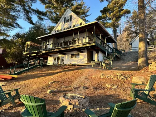 Beautiful Adirondack Region Lakefront Cottage