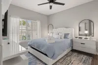 Stylish and Cozy mInutes to the Beach