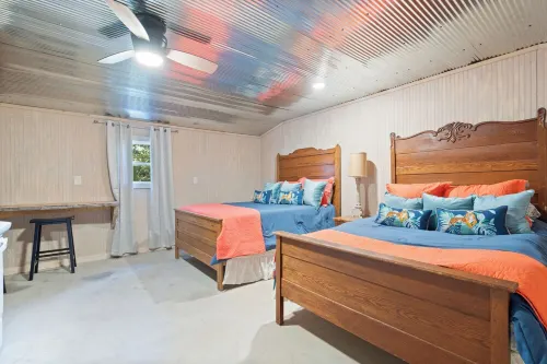 Enid Lake's studio in Plum Point, .5 mile from boat ramp