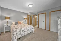 Centrally located Arvada Home 웨스트민스터 플라자 쇼핑센터 주변 호텔