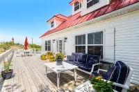 Beachin Lighthouse Villa at Silver Lake Sand Dunes and Little Sable Lighthouse Hotel a Golden Township