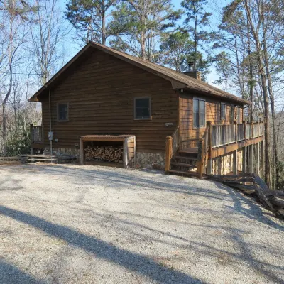 The Pines Mountain Cabin - 3 Bd-2 Ba, Starlink, Hot Tub, Refundable 150 Deposit