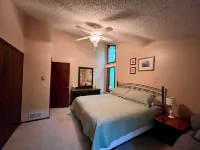 Up North cabin in the woods: a perfect spot for nature lovers & adventurers!