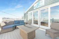 Mermaid of HULL ~  Looking at Nantasket Beach  ~ Events Allowed Hotel in zona Peddock's Island