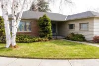 Charming 1950s Time Capsule Near Downtown Baker City, Oregon Hotel a Baker County