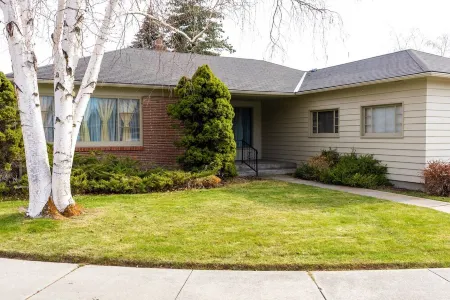 Charming 1950s Time Capsule Near Downtown Baker City, Oregon