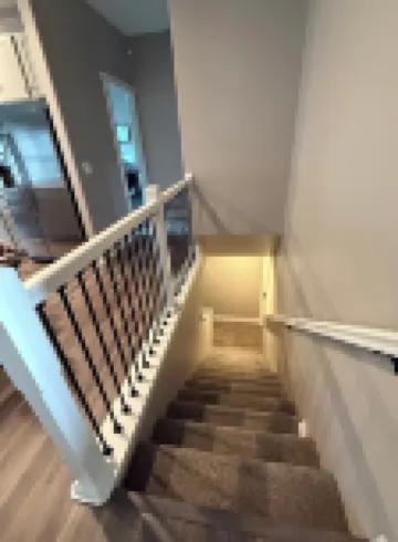 Gorgeous, clean, newer Condo , 5 bedrooms!! 1 mile from Bettplex.