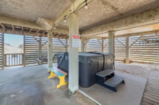 Oceanfront w/Hot Tub and Rooftop Deck - Panoramic Views!