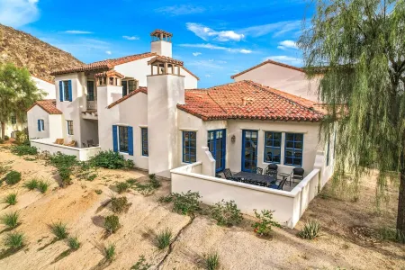 La Quinta Legacy Villas 3 BR/3.5 BA Condo with Mountain Views Отели рядом с достопримечательностью «Библиотека Ла Куинта»