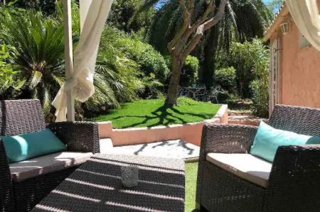 Magnificent sea view apartment LES ISSAMBRES